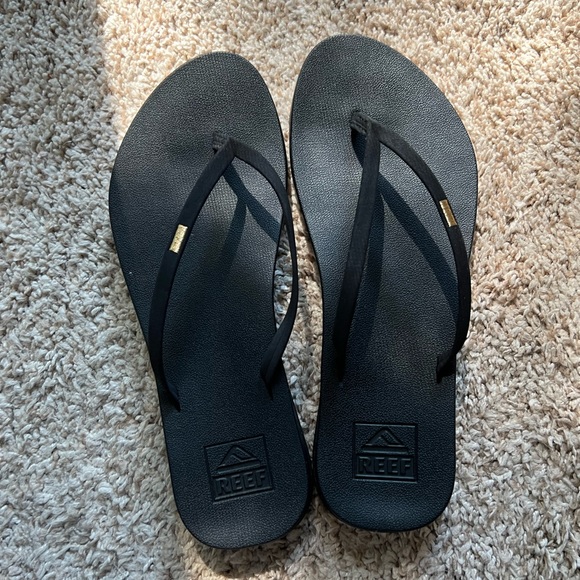Brand new reef cushion flip flop - Picture 3 of 3